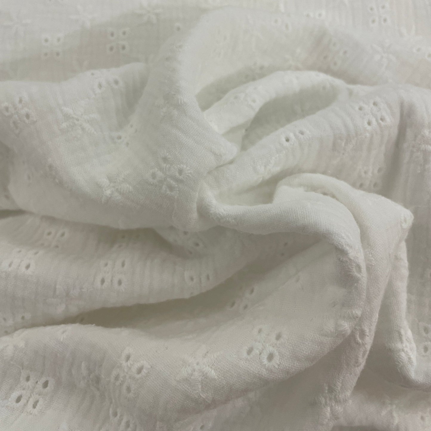Musselin bestickt / Weiß - Maras Atelier