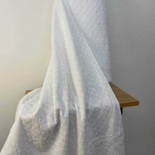 Musselin bestickt / Weiß - Maras Atelier